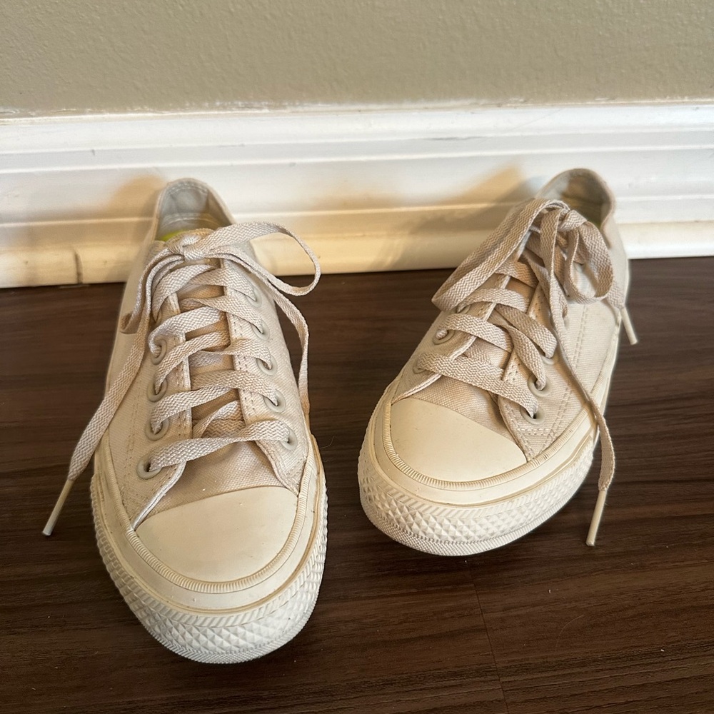 Women’s converse - cream used good